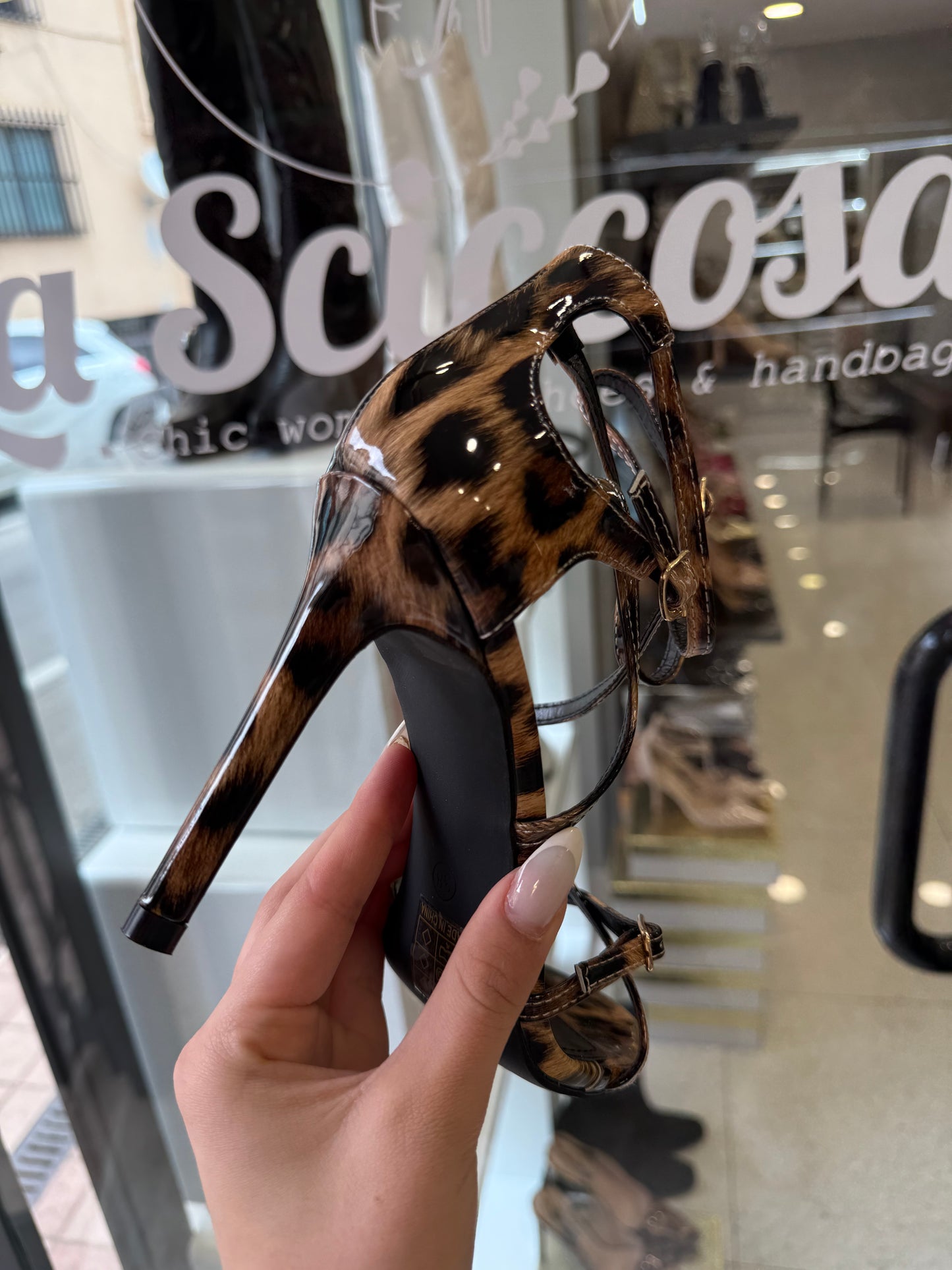 sandali leopard con cinghie