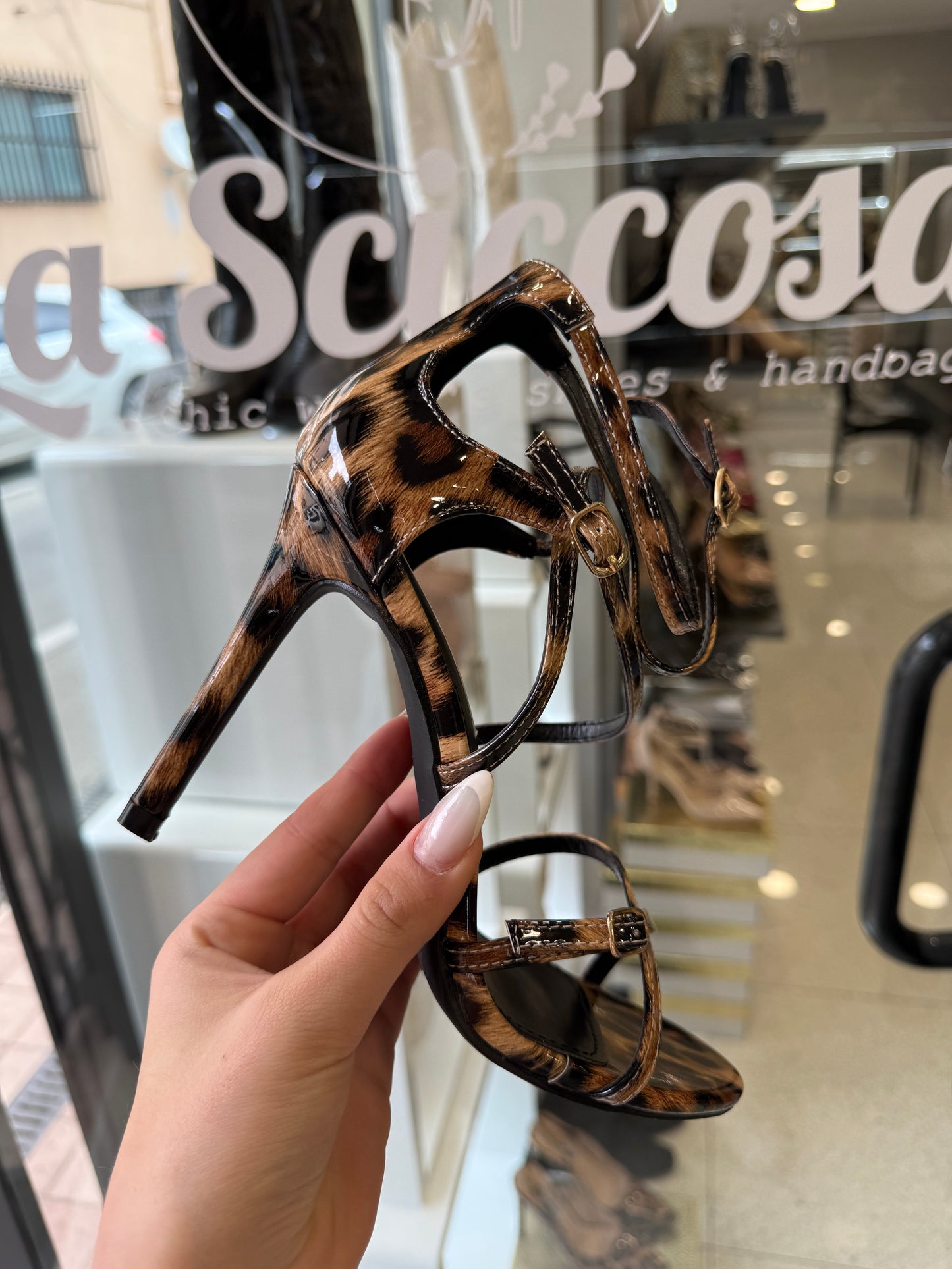 sandali leopard con cinghie