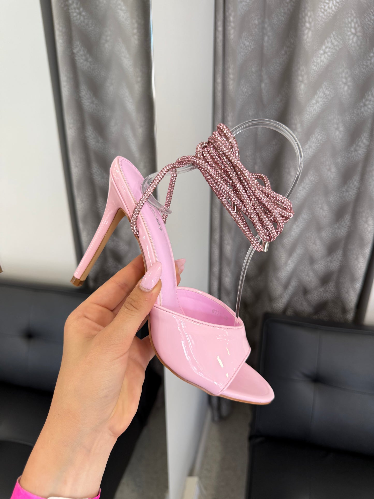 sandali rosa con laccio swarovski