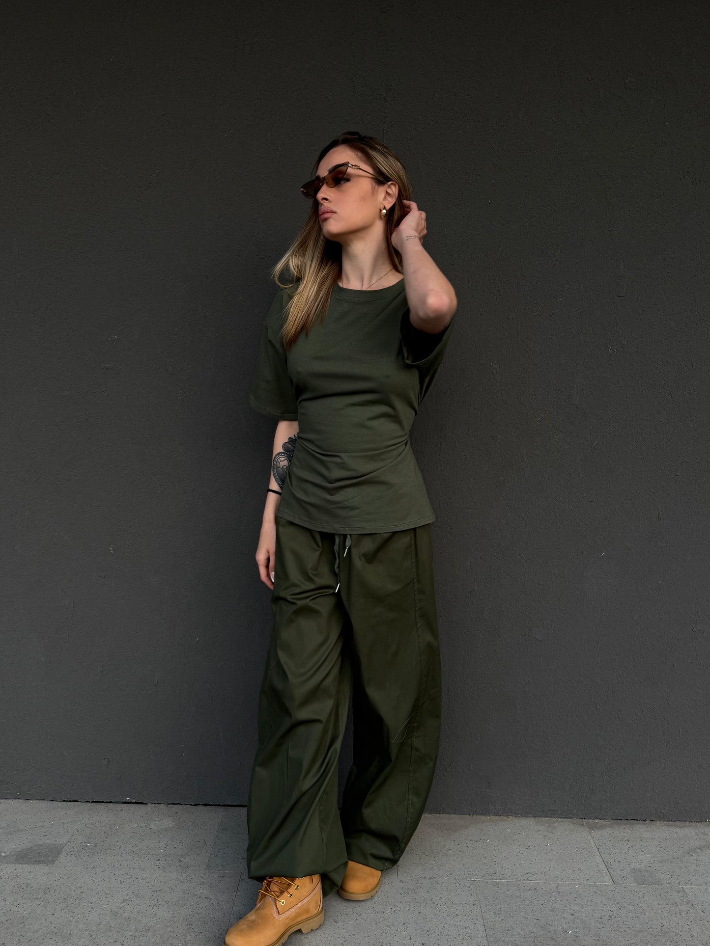 pantaloni in cotone verde militare