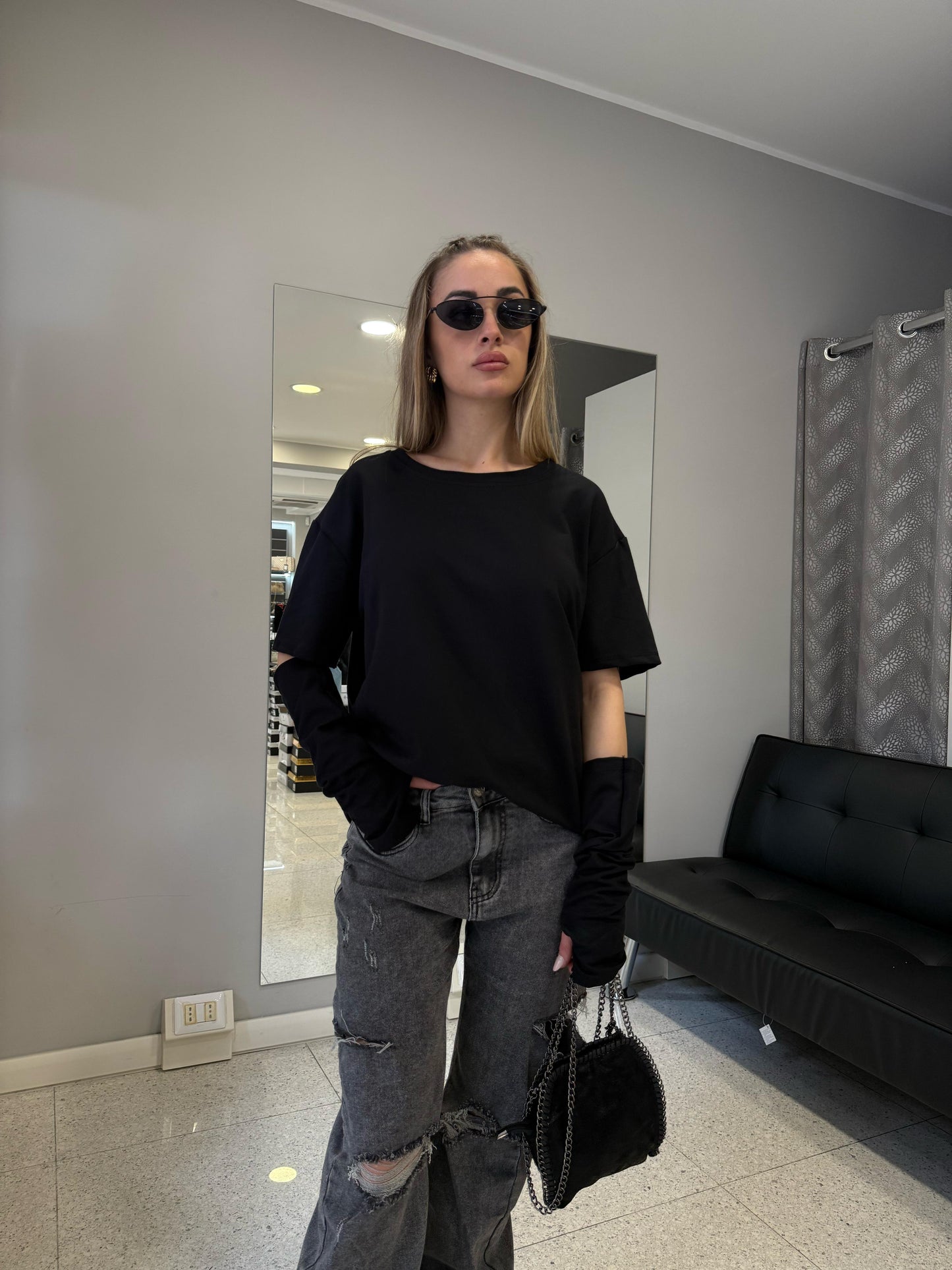 t-shirt over nera