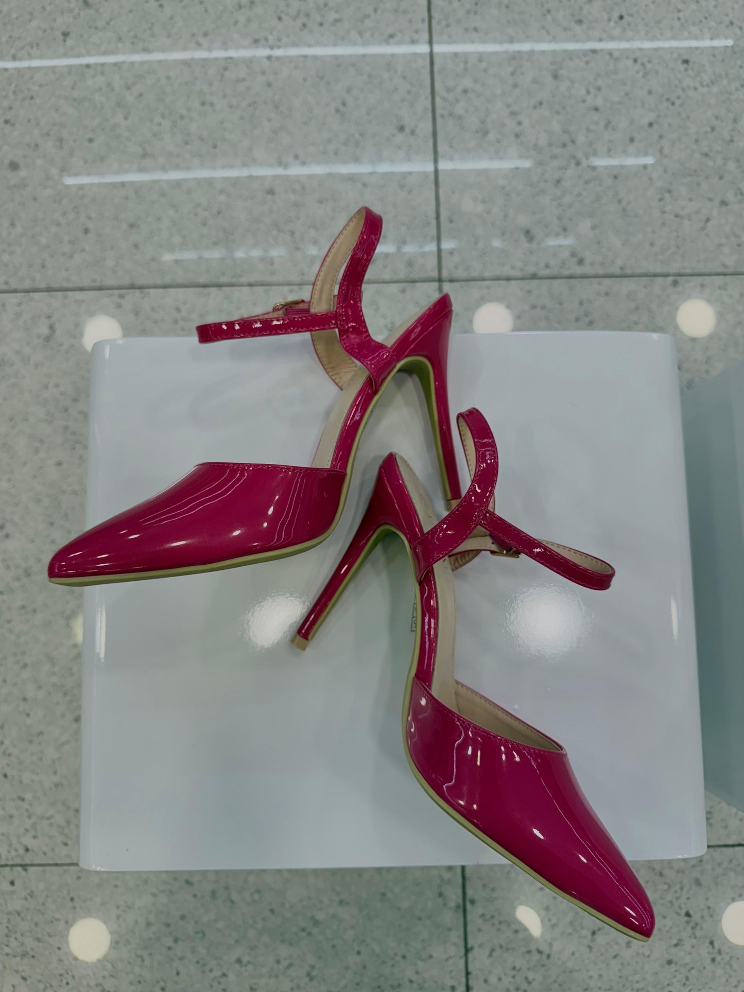 décolleté lucido fucsia