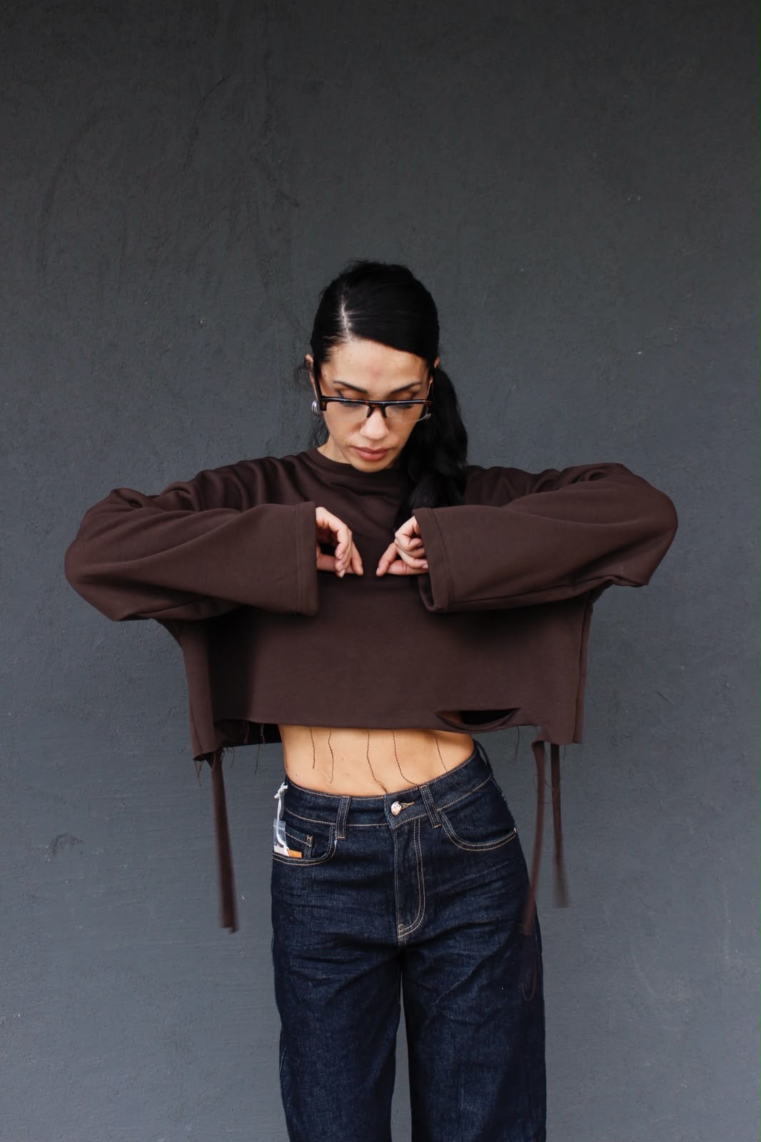 felpa CROP TAUPE