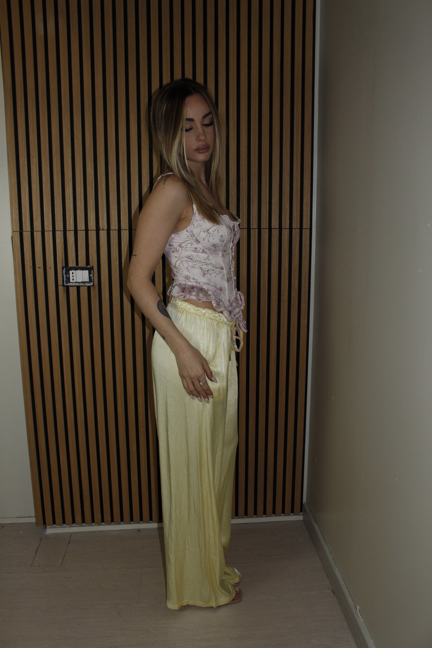 pantalone SATIN giallo pastello