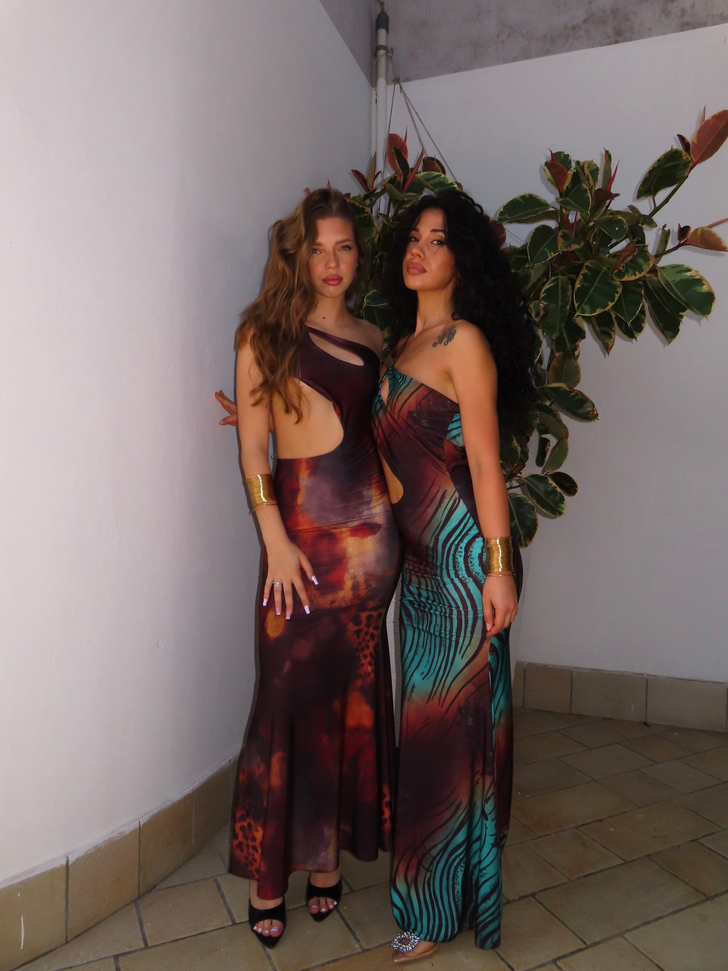 dress MUST