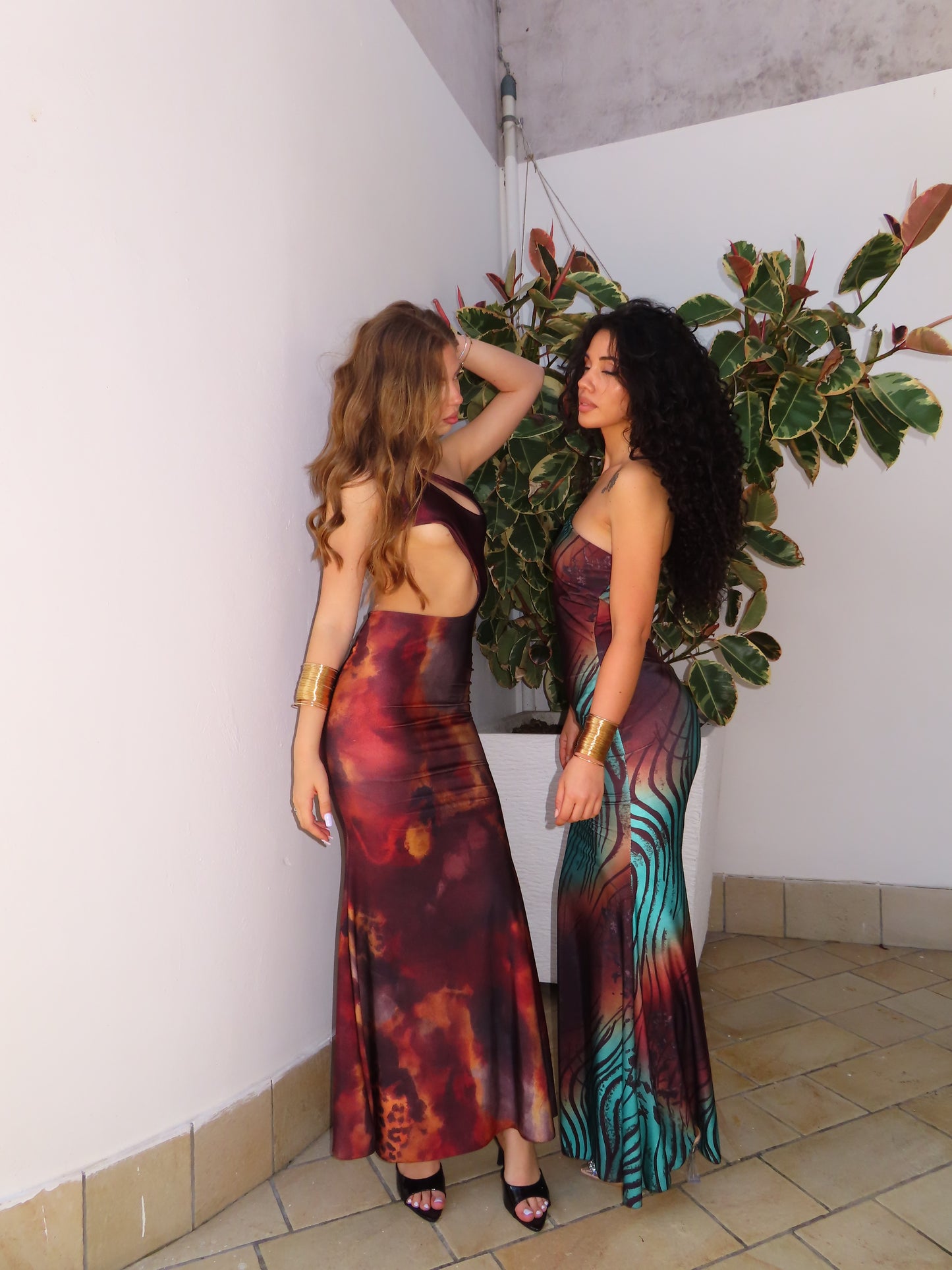 dress MUST