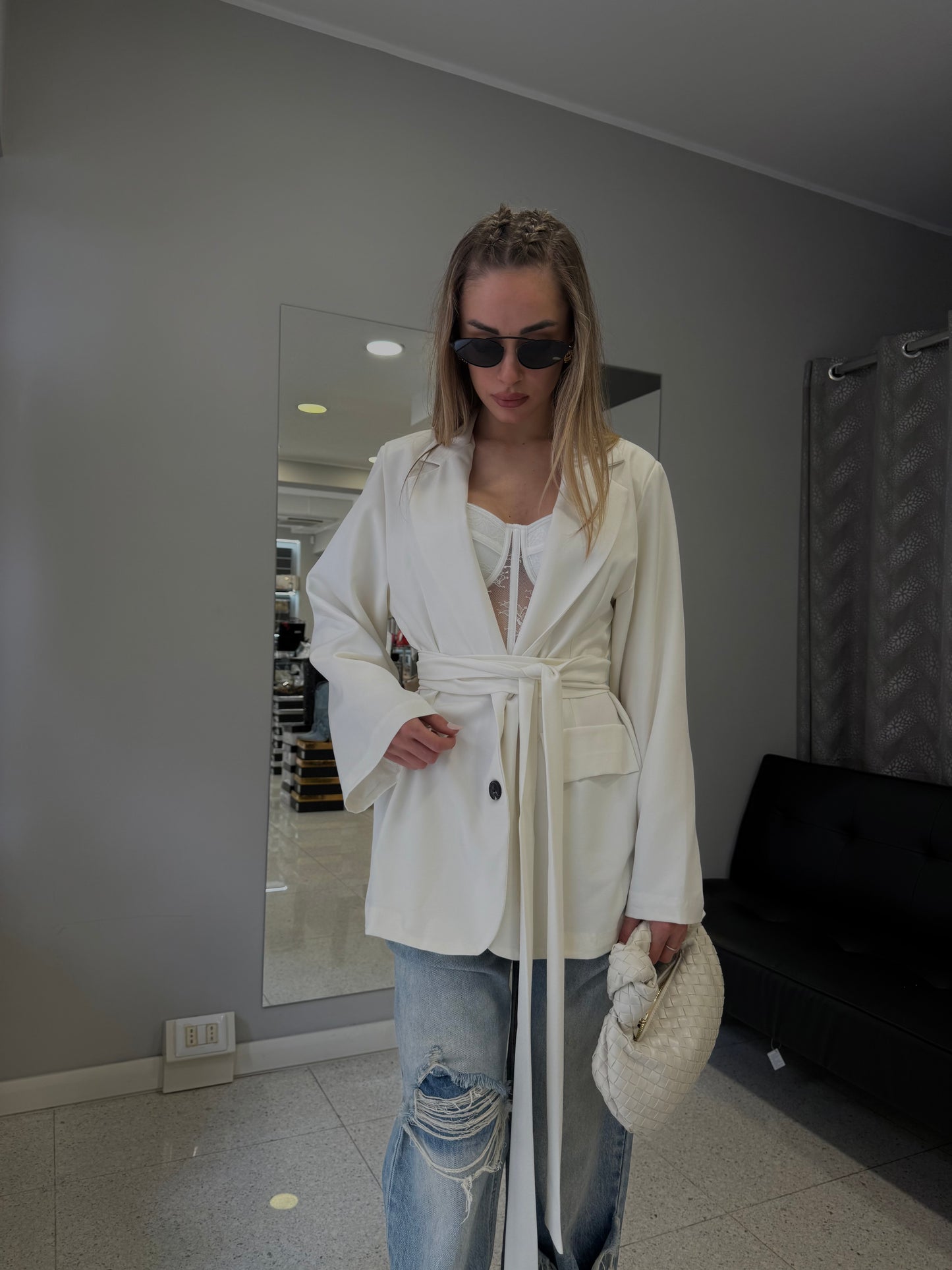 blazer con cinta bianco