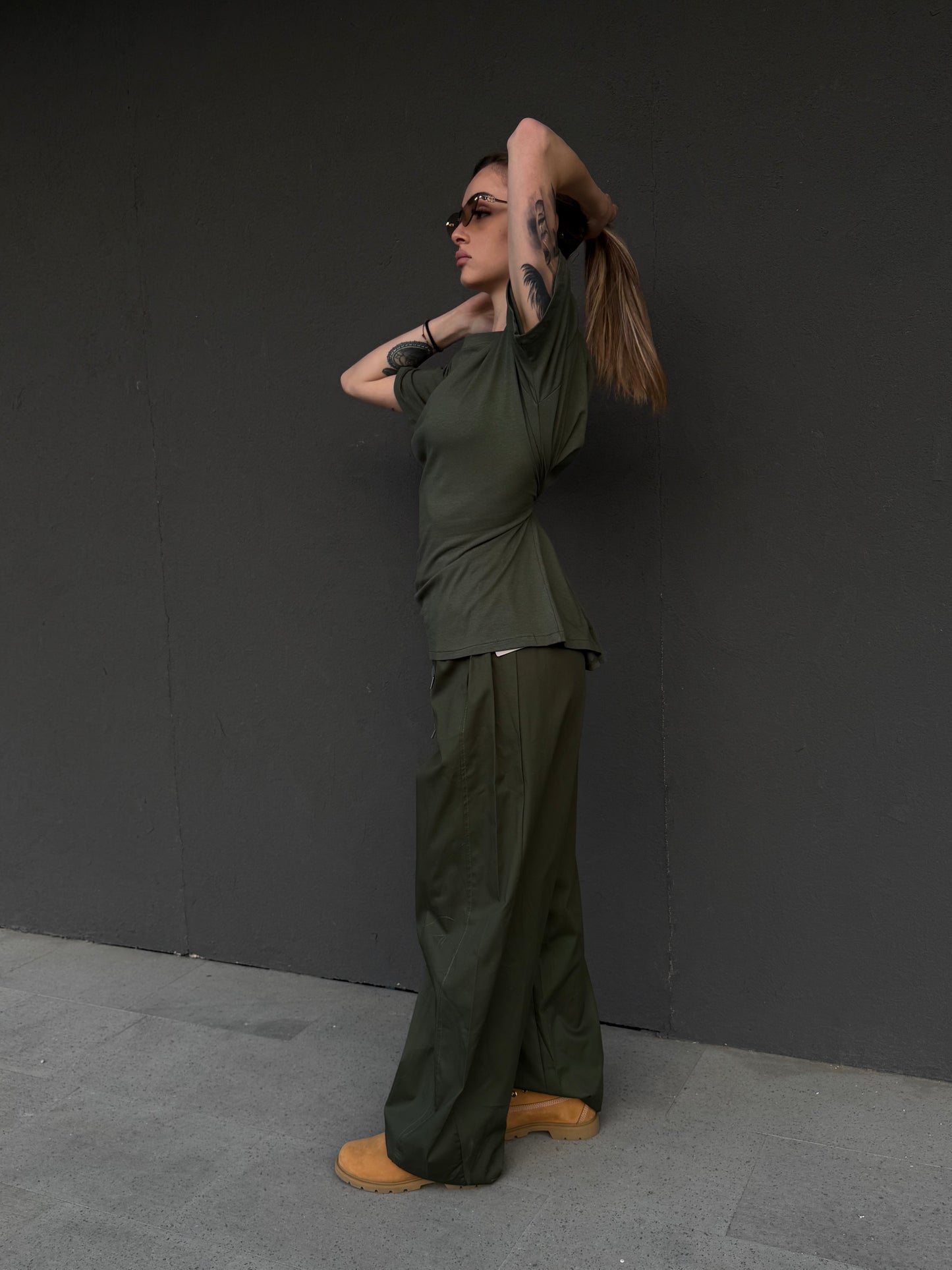 pantaloni in cotone verde militare