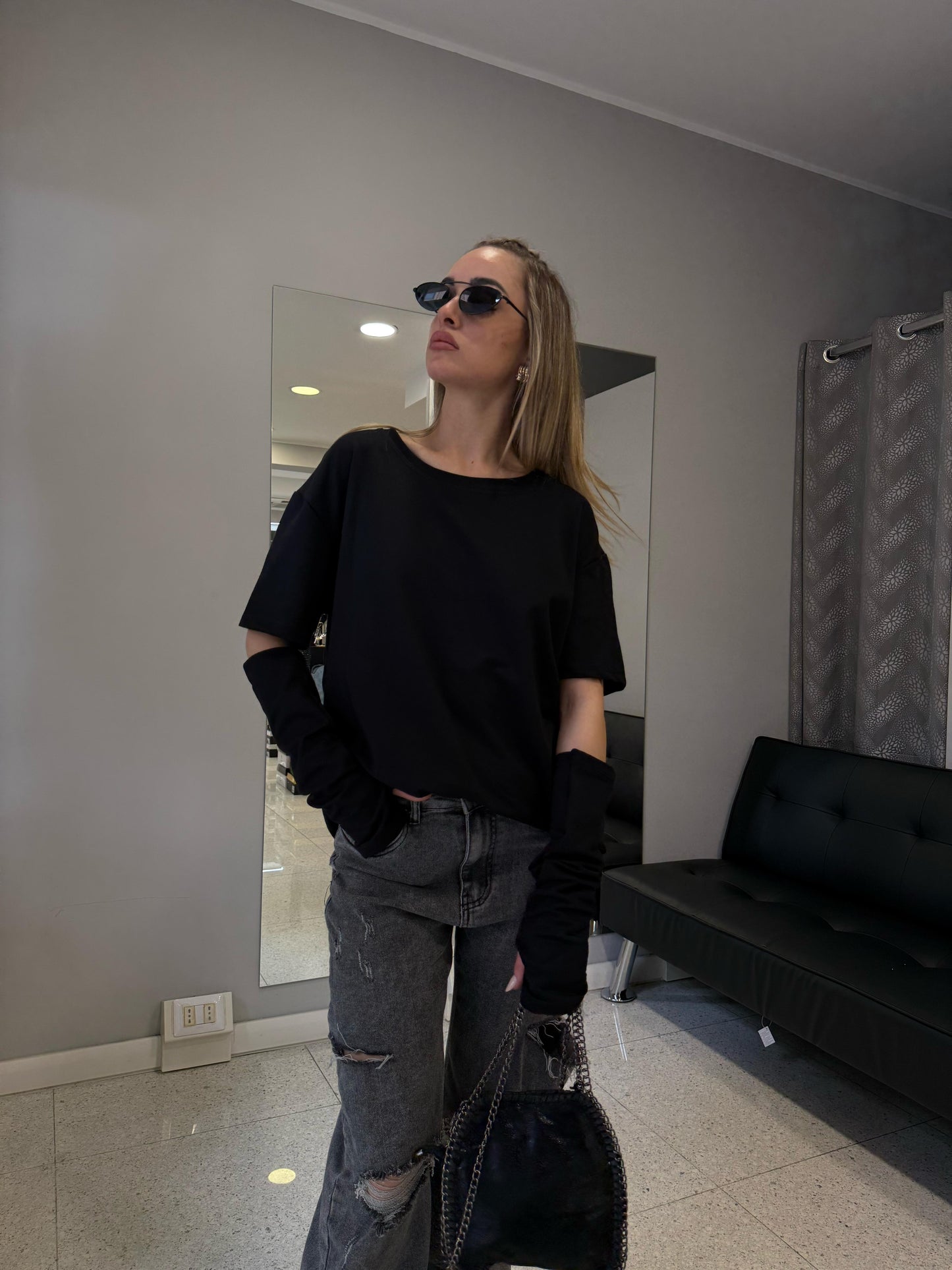 t-shirt over nera